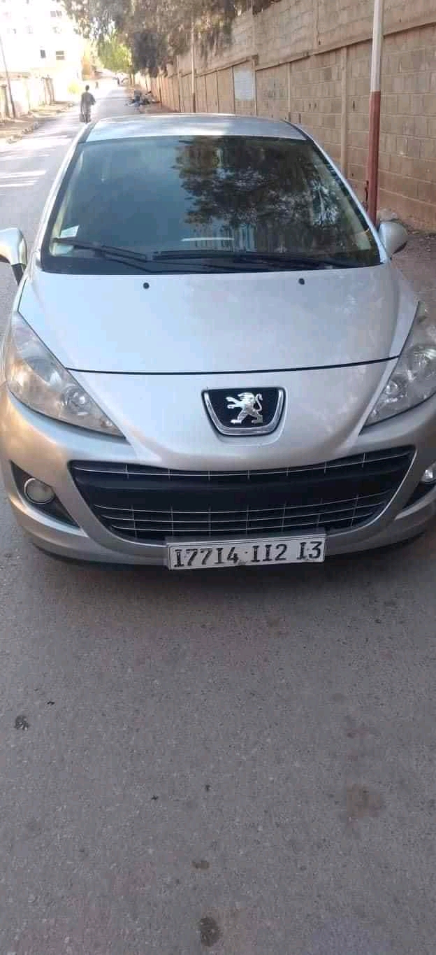 PEUGEOT 207
