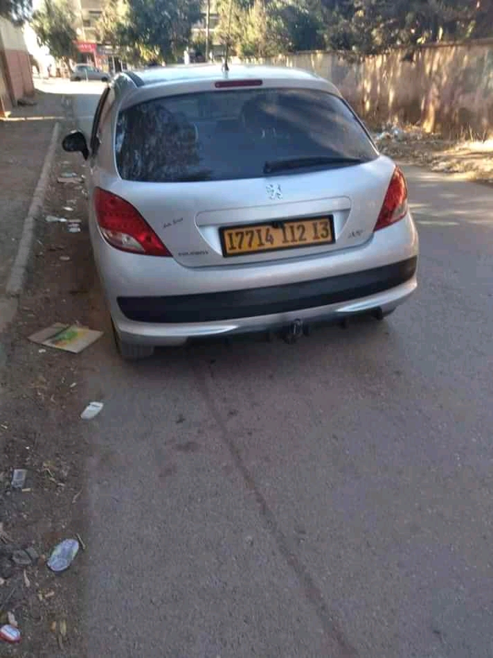 PEUGEOT 207
