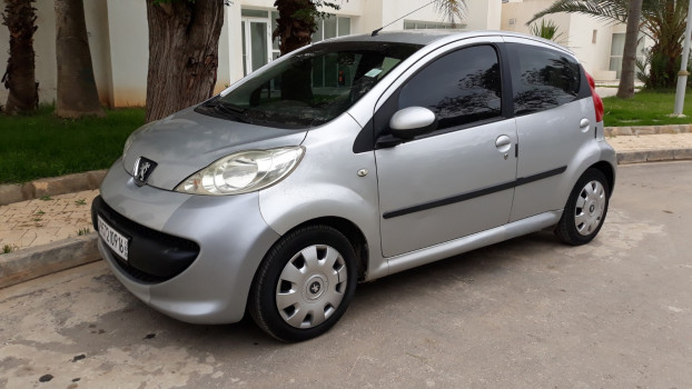 PEUGEOT 107