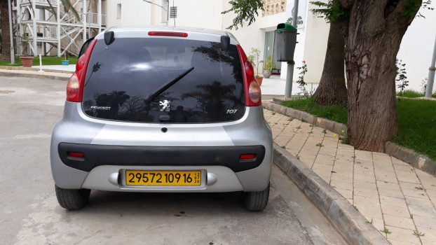 PEUGEOT 107