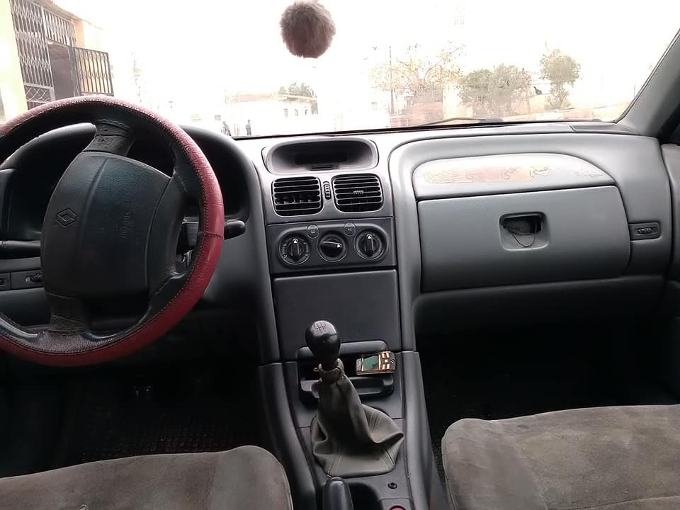 RENAULT LAGUNA