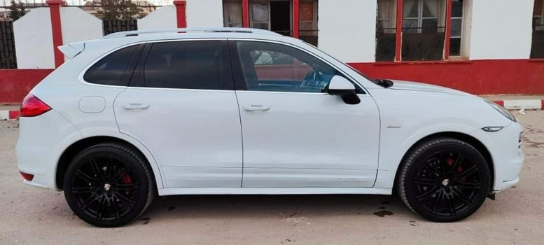 PORSCHE CAYENNE