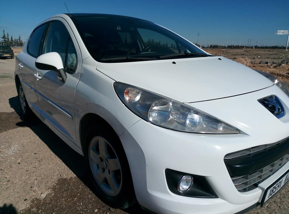 PEUGEOT 207