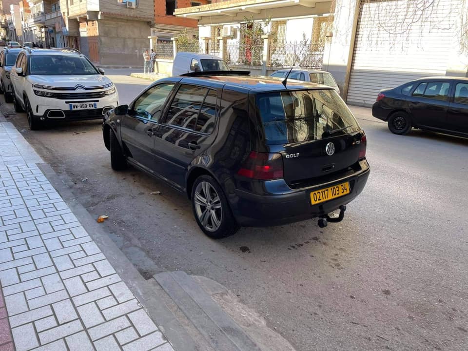 VOLKSWAGEN GOLF 4
