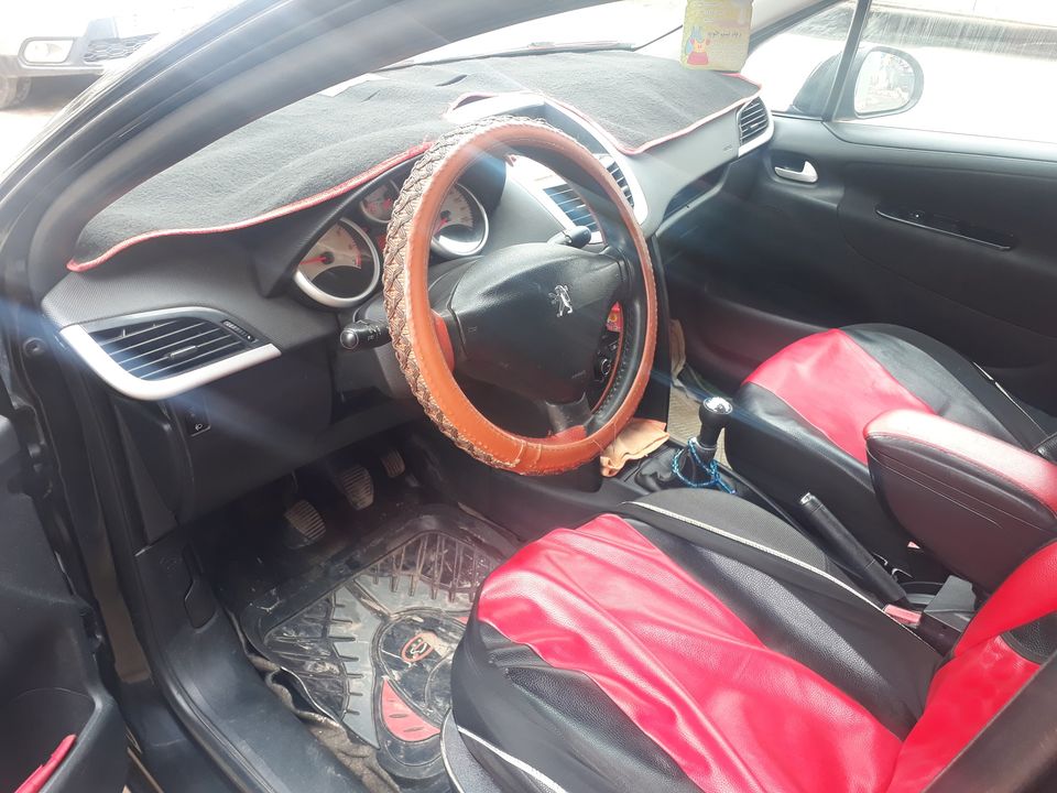 PEUGEOT 207