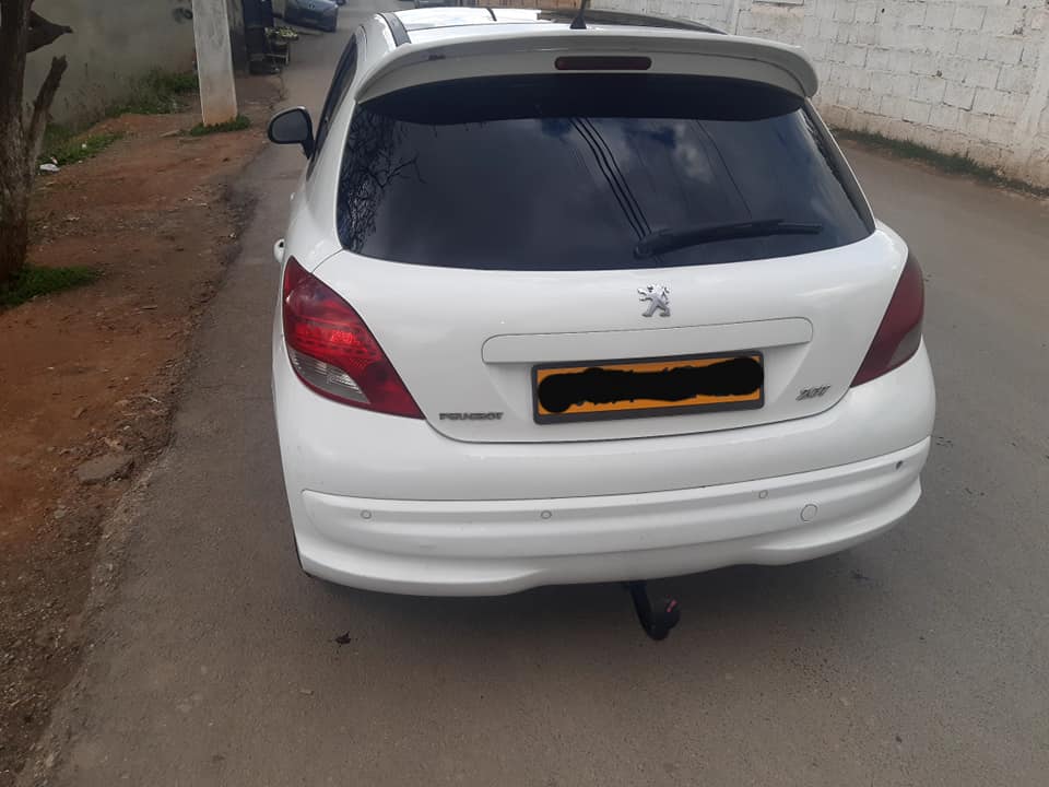 PEUGEOT 207