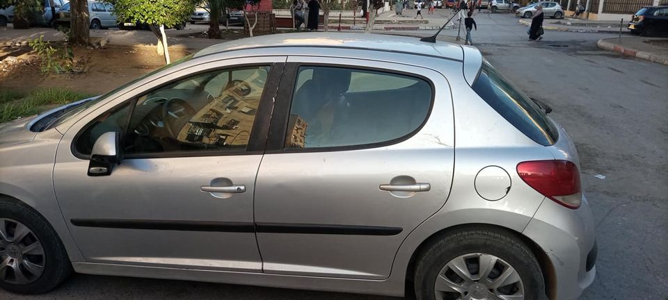 PEUGEOT 207