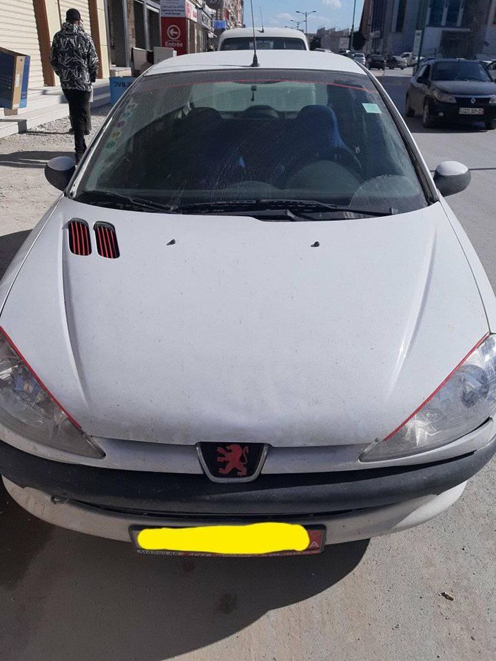 PEUGEOT 206